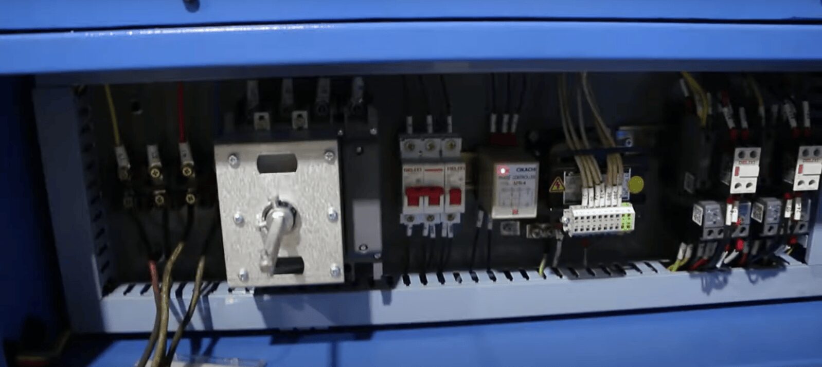 Partes en el interior de una máquina