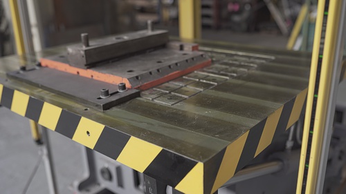 MetalPress MDS – Separadora de matrices – Plato magnético – 02