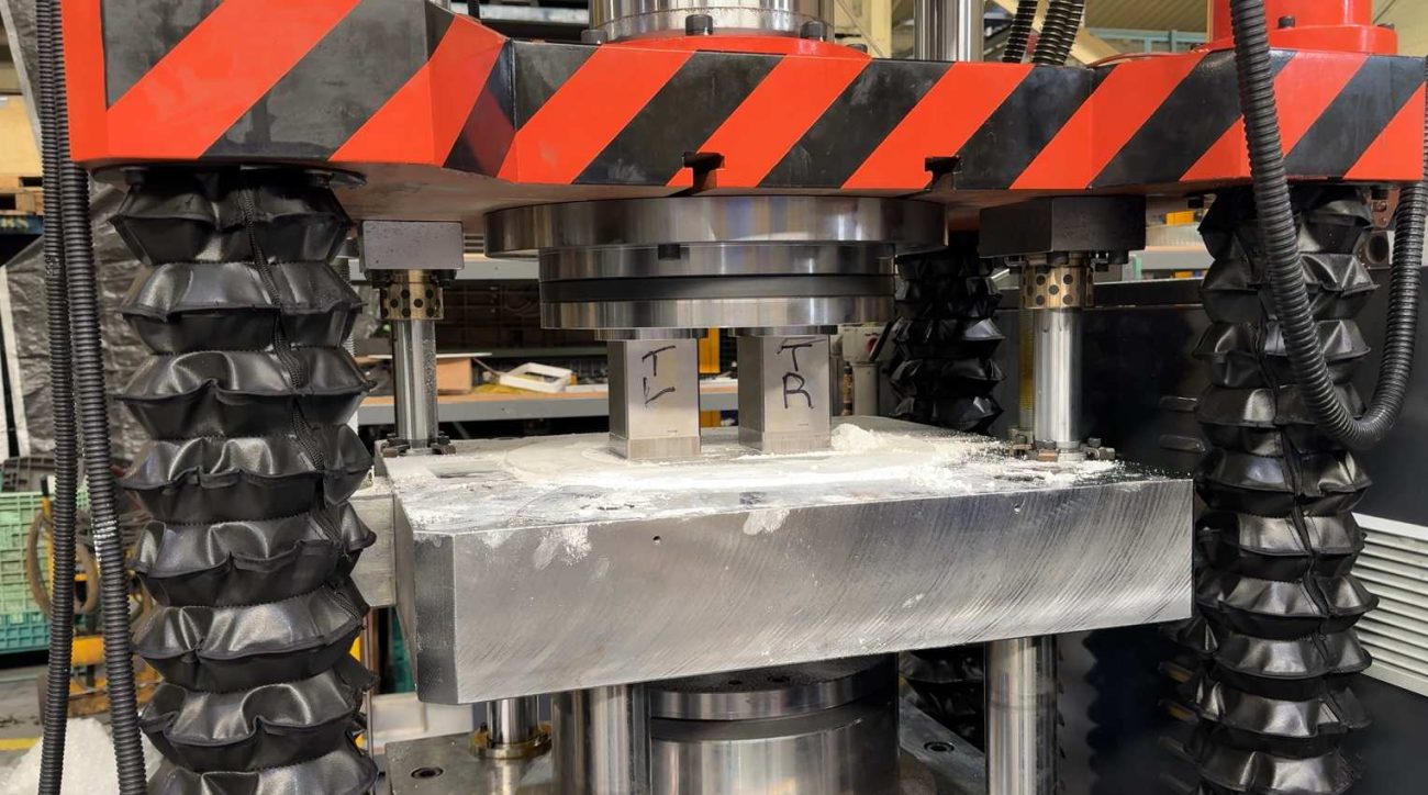 MetalPress-Powder-Compaction-Press-MPC-SV-Inspection-08