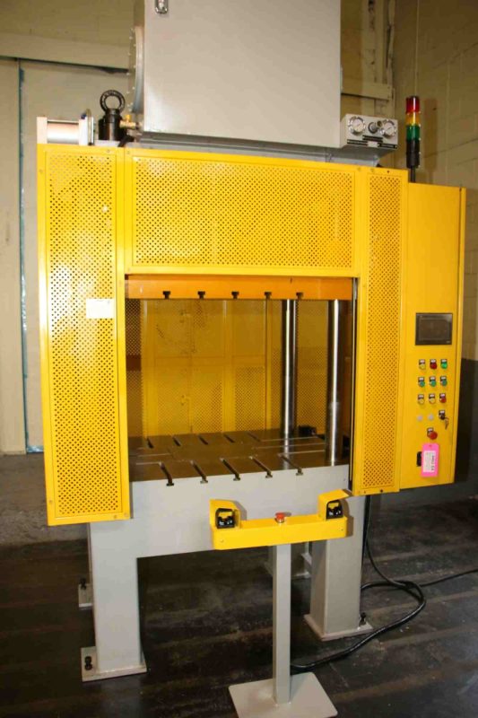 MetalPress - prensa de recorte - 4 Post Hydraulic Prensa - montaje 03